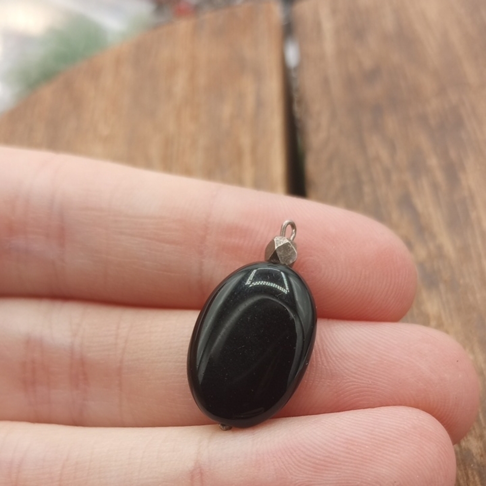 Black Oval Stone Pendant Charm P246